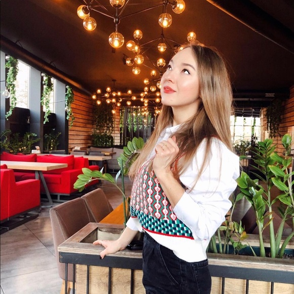 Vest - Picture 1 of 4